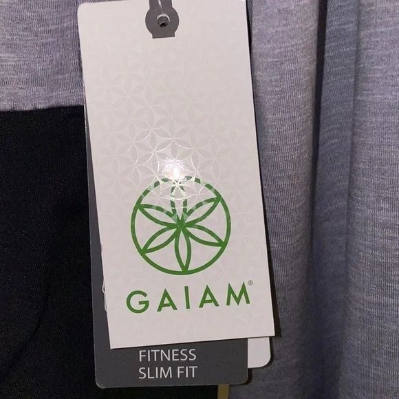 NWT GAIAM Fitness Slim fit hooded athletic shirt size - L - Picture 3 of 5